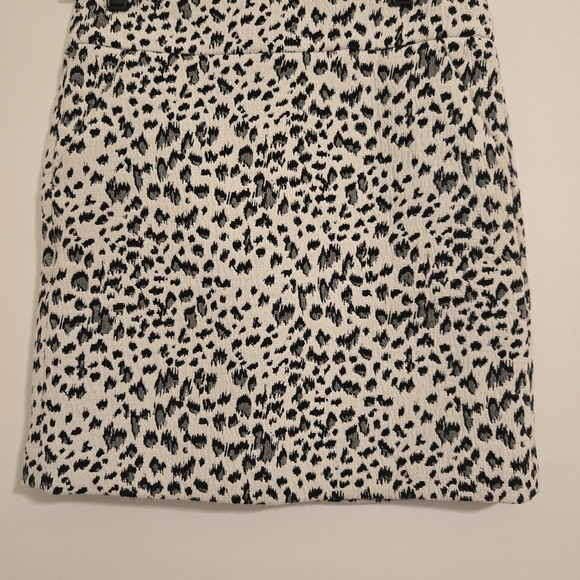 Loft Dresses & Skirts - Ann Taylor Loft Women’s Mini Skirt Sz SP Black White Leopard Print Stretch